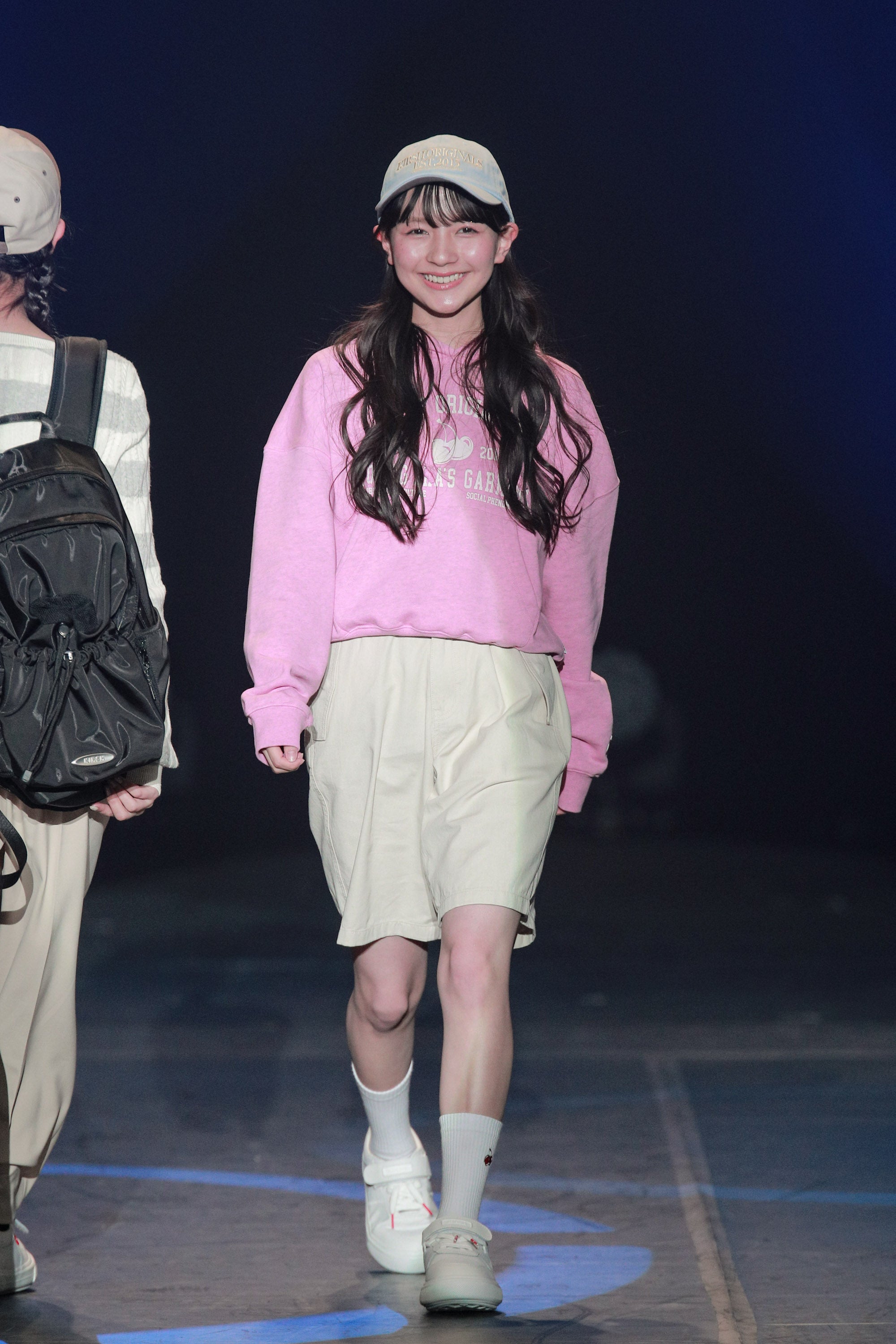 チェリーアーチロゴクロップフーディ【ピンク】