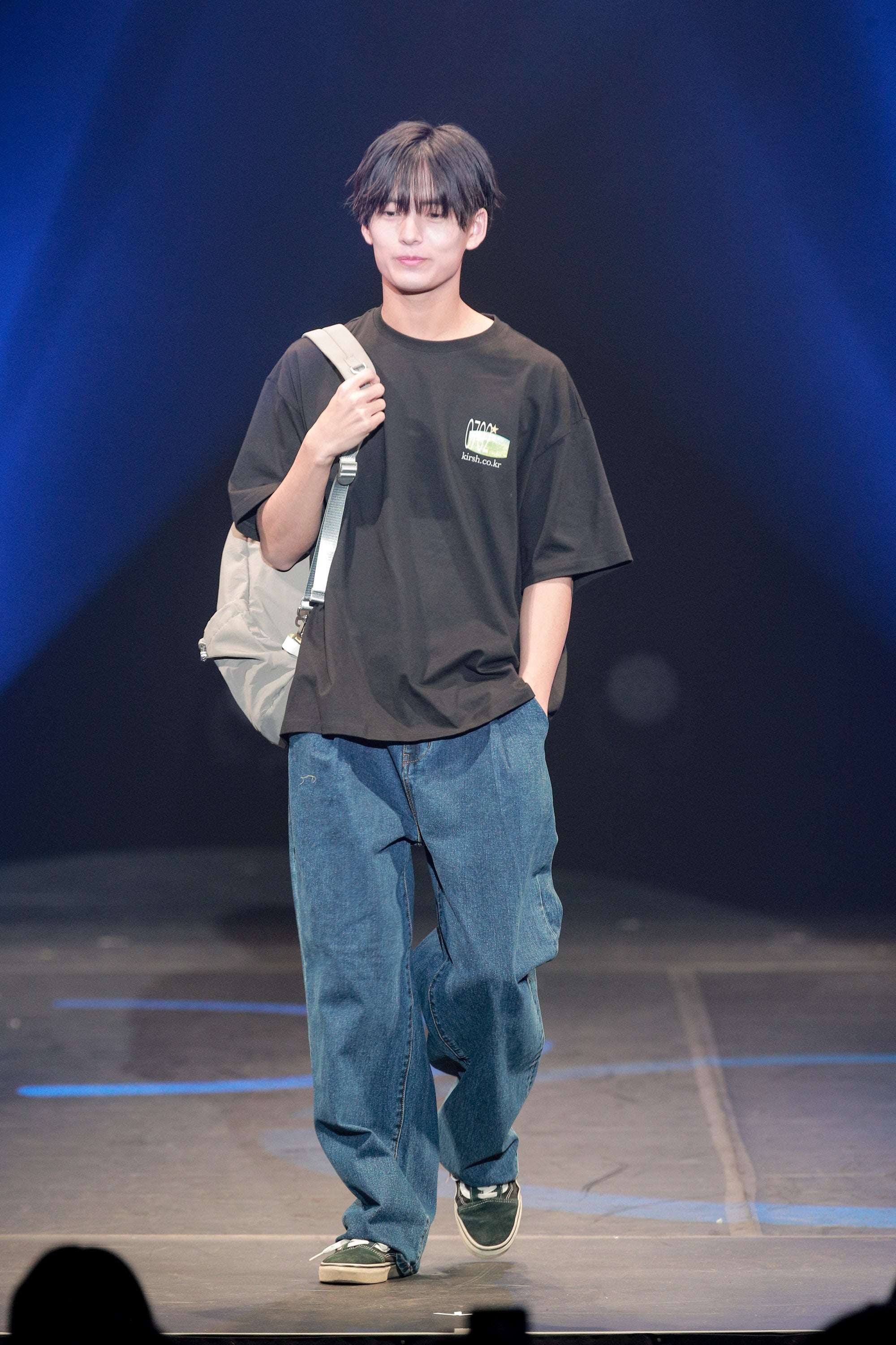 【超十代モデル】植村颯太さん着用アイテム　UNI ユースホステル グラフィックTシャツ【ブラック】