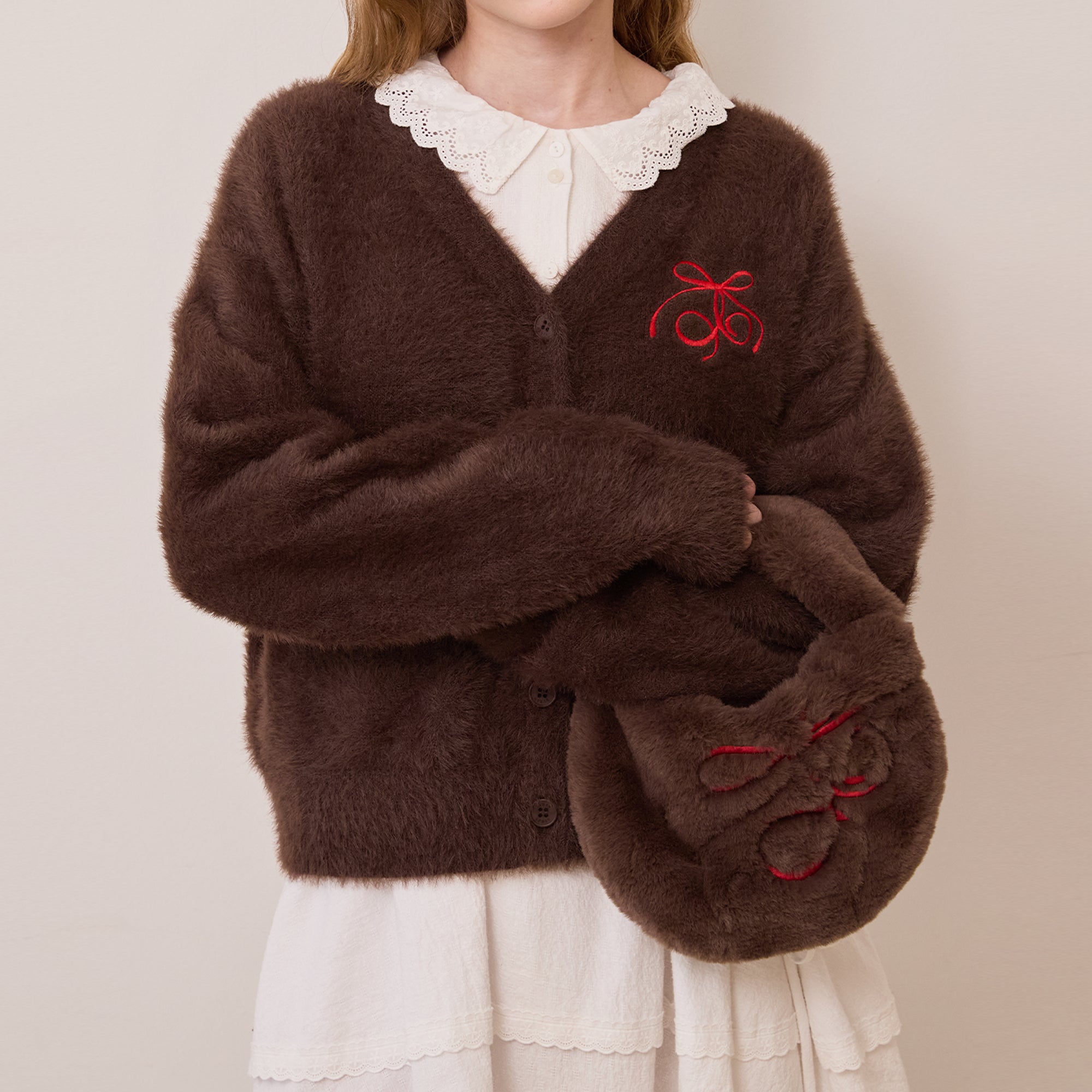 リボンエンブロイダリーヘアリーミニショルダーバッグ【ダークブラウン】