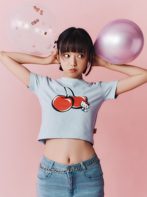 【KIRSH X HELLO KITTY】チェリークロップTシャツ【スカイ】