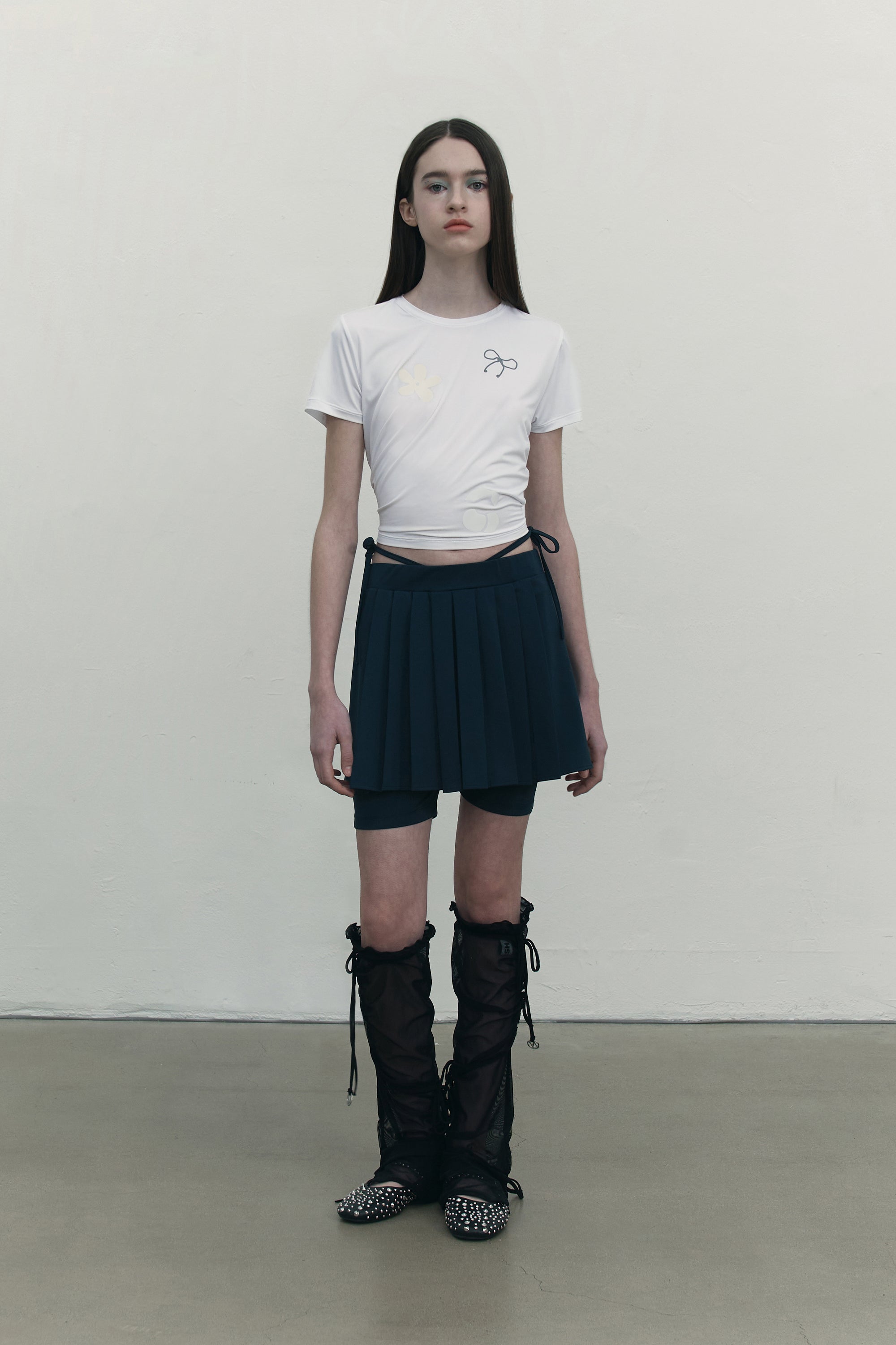 リフレクティブグラフィッククロップTシャツ【ブラック】
