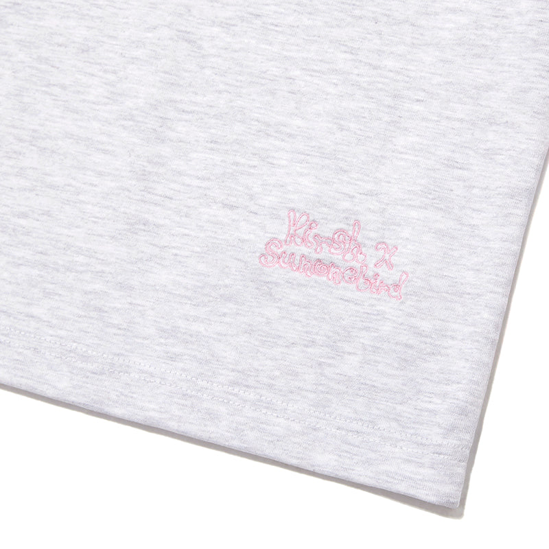 KIRSH X SUNONEBIRD グラフィックスタンダードフィットTシャツ【メランジグレー】