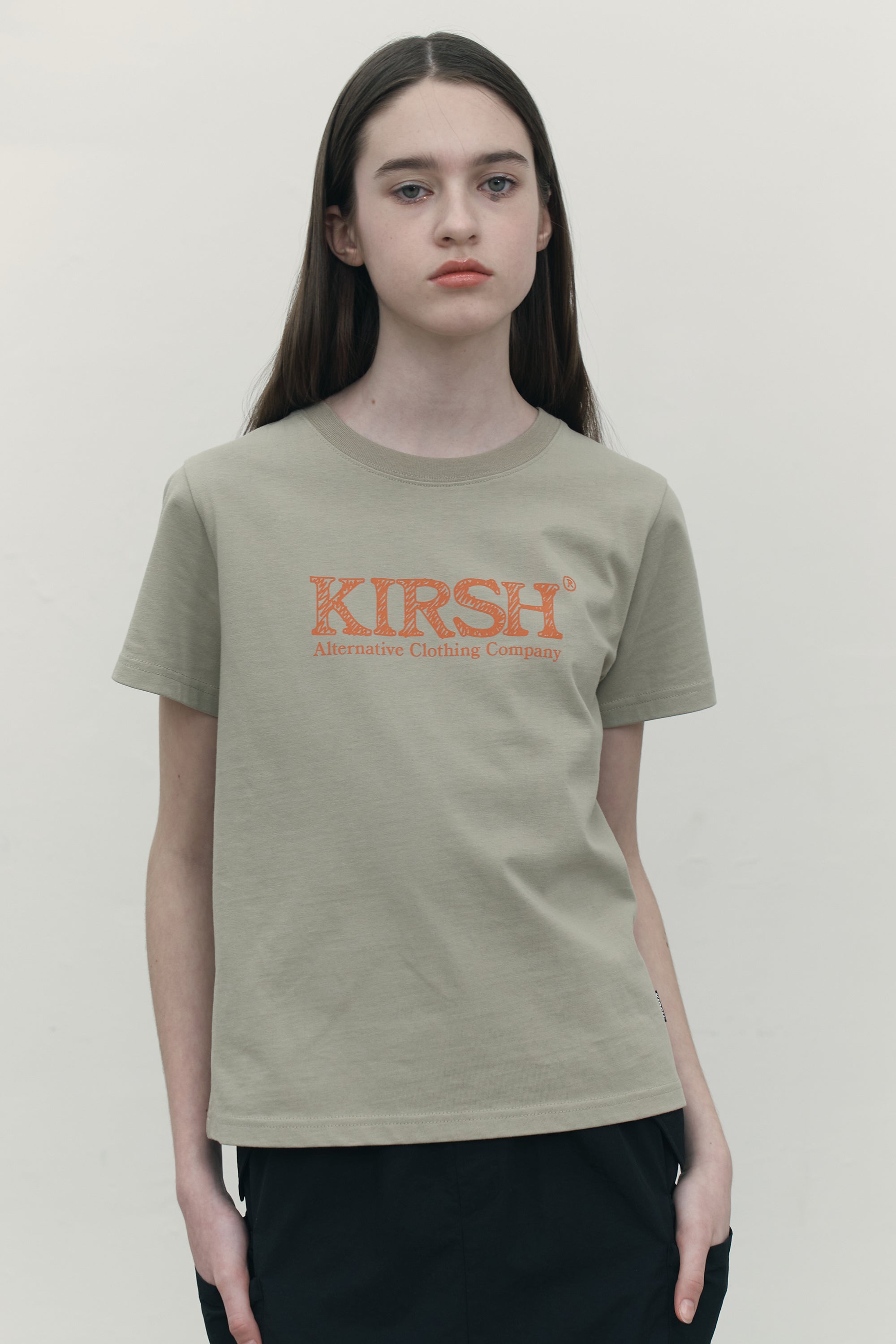 ユニハンドドローウィングロゴワーディングTシャツ【カーキ】