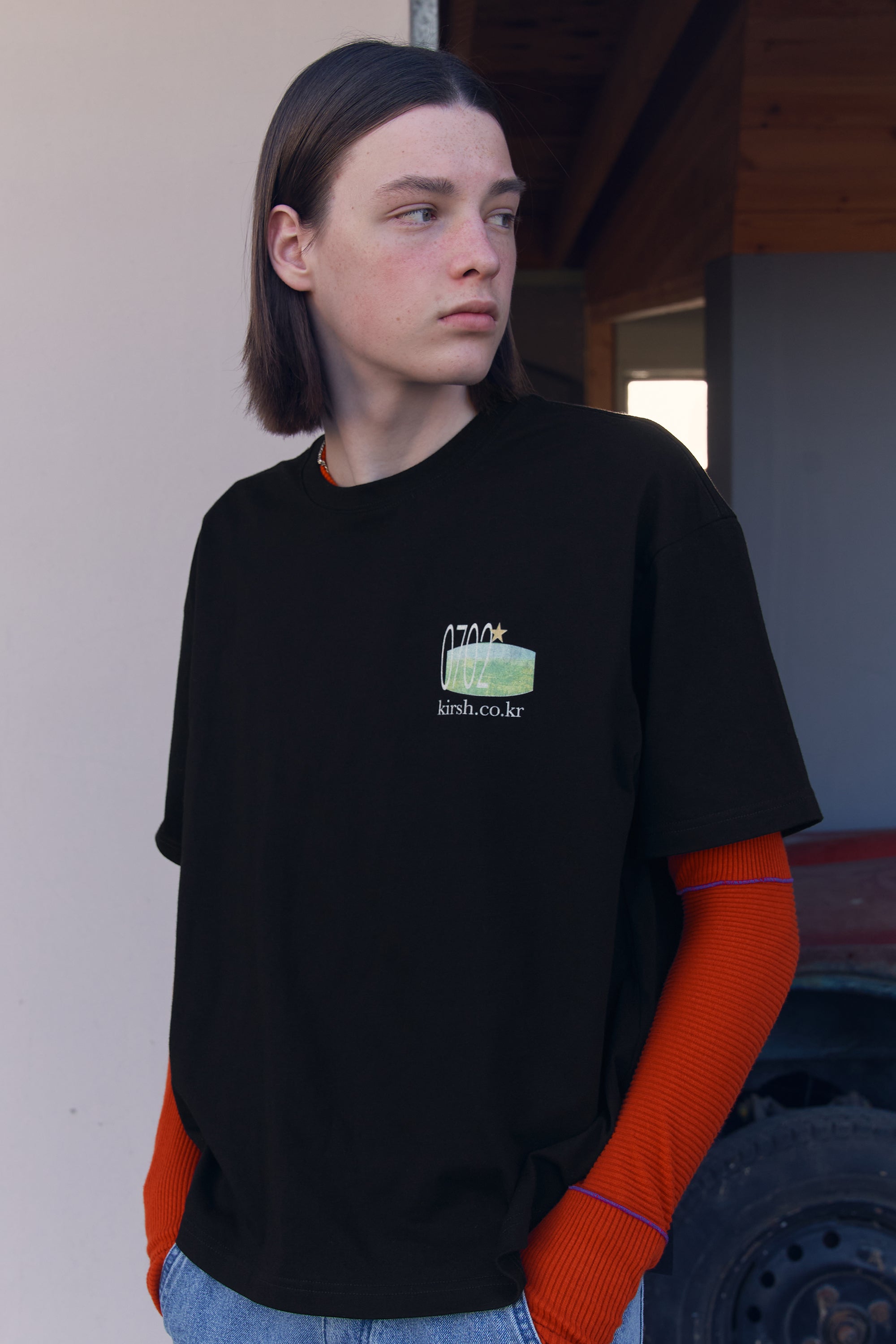 UNI ユースホステル グラフィックTシャツ【ブラック】