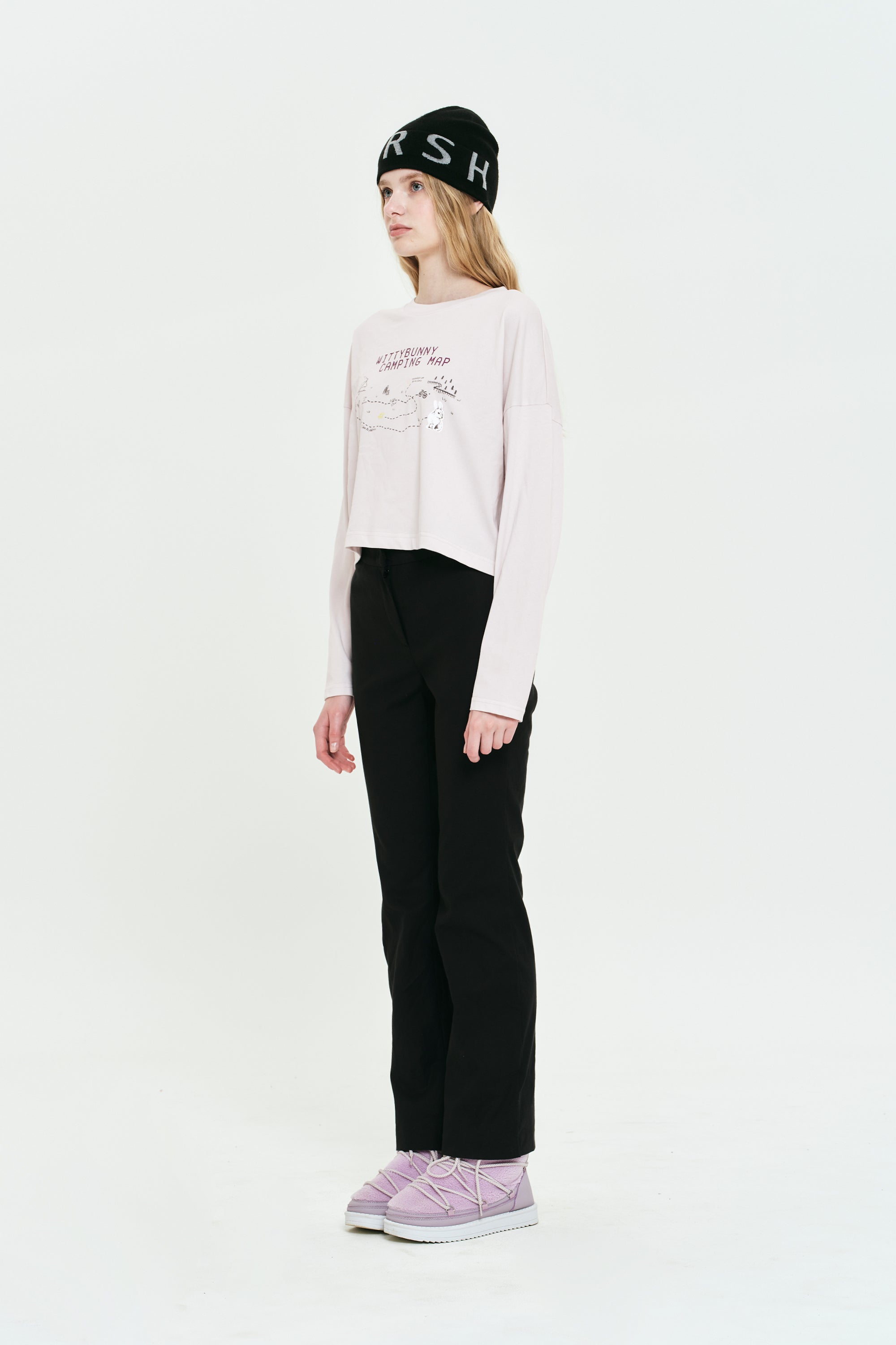 ウィッティバニーキャンピンググラフィッククロップTシャツ【ライトラベンダー】
