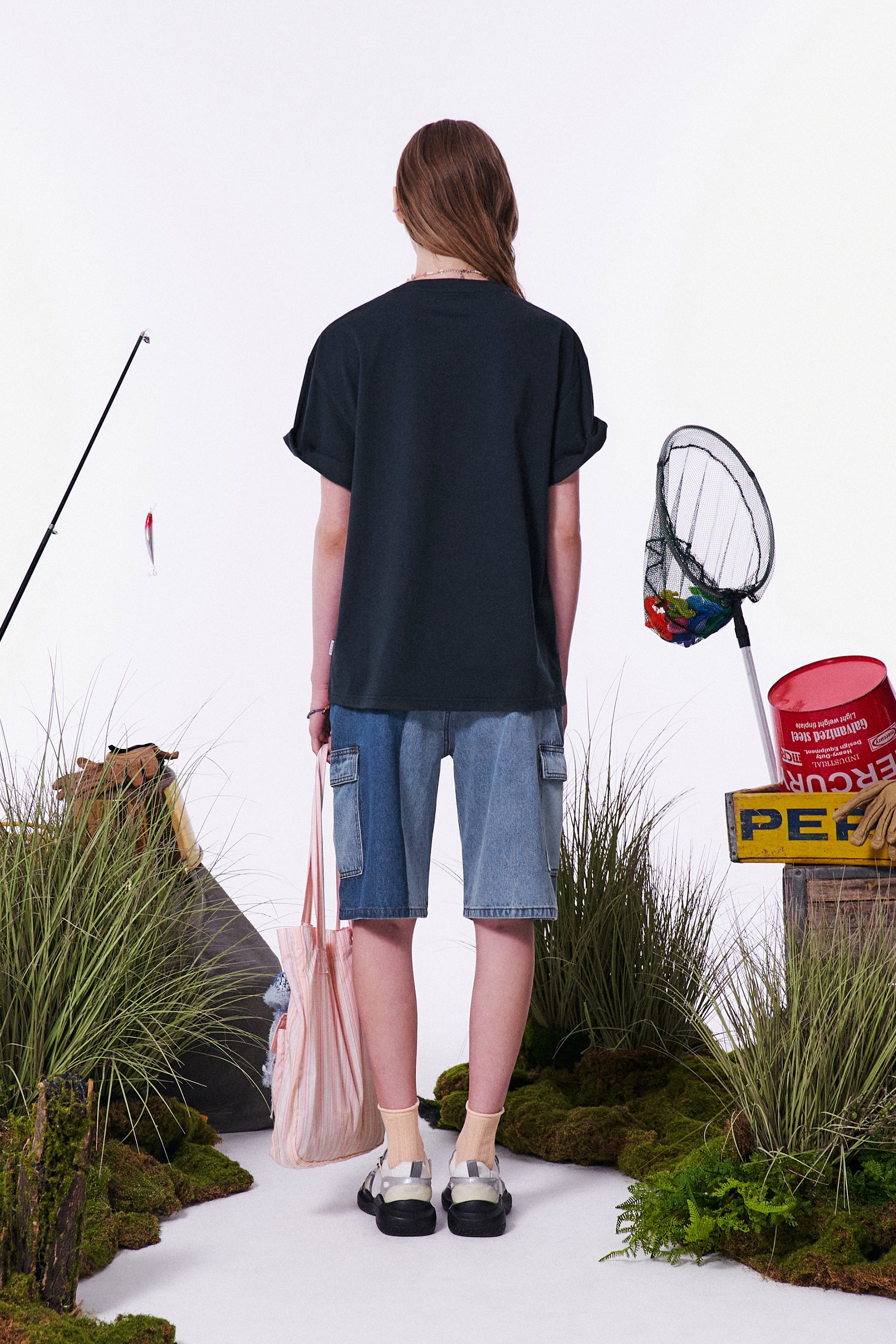 フィッシングウィッティバニーグラフィックルーズフィットTシャツ【ホワイト】