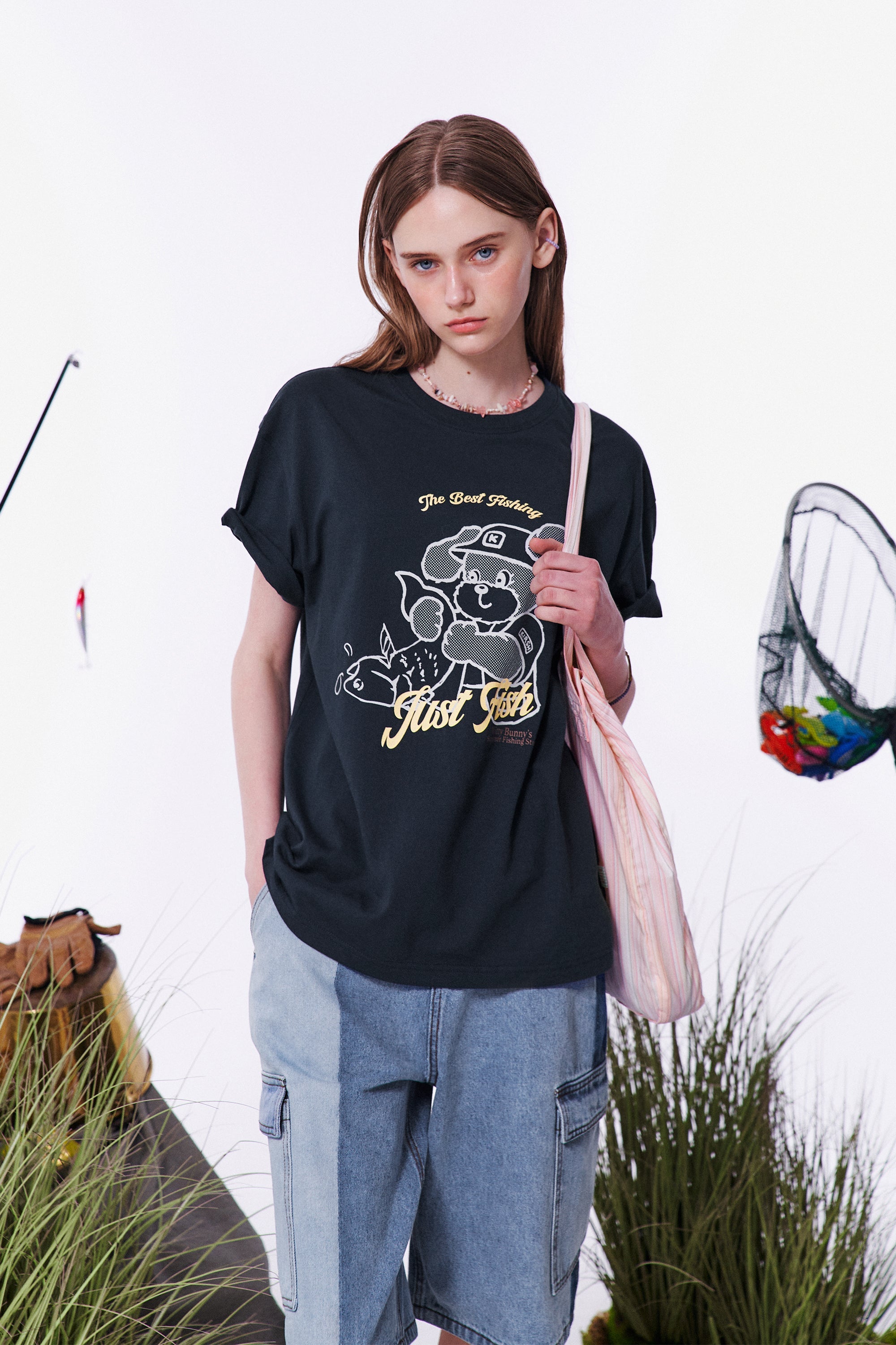 フィッシングウィッティバニーグラフィックルーズフィットTシャツ【ホワイト】
