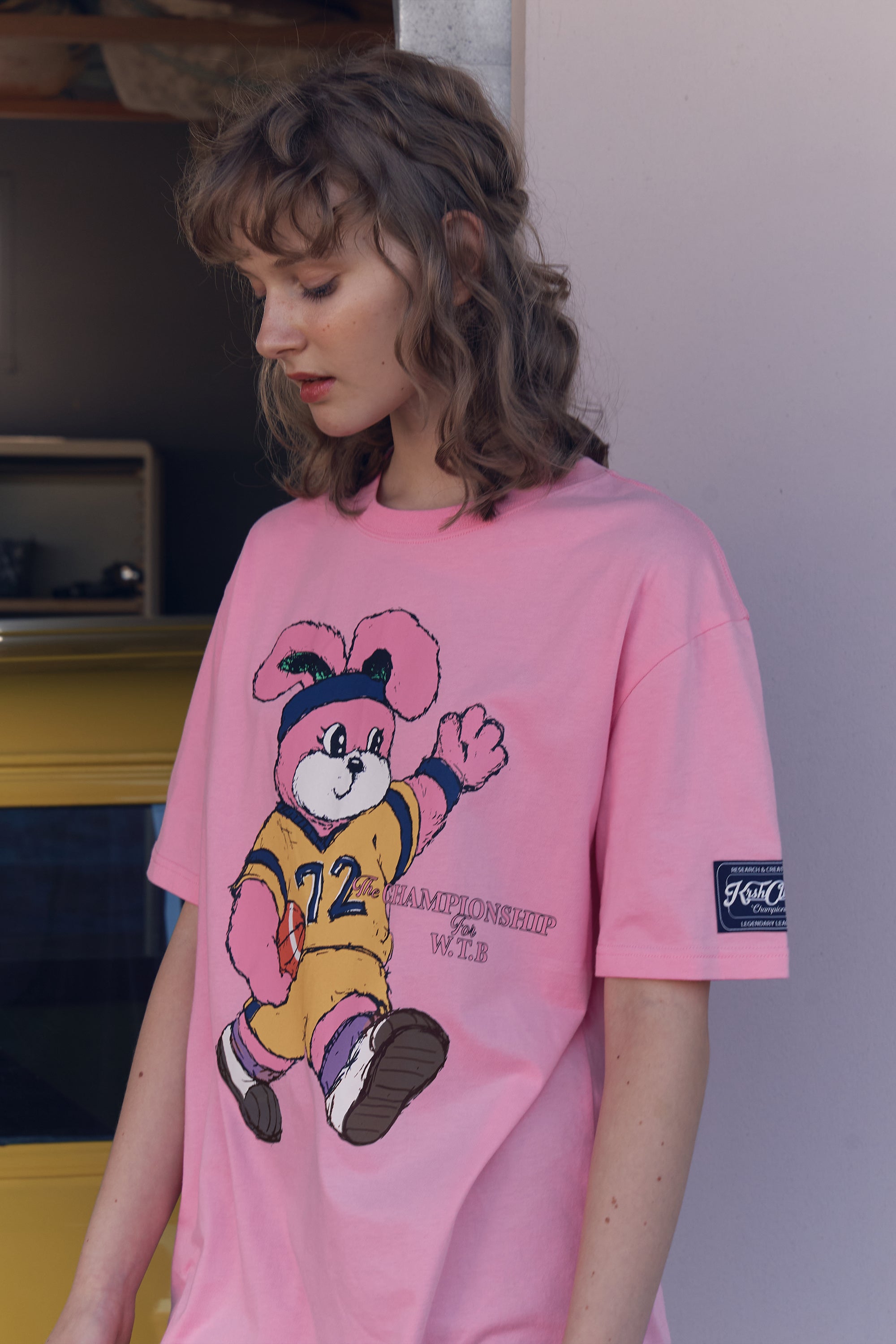 ウィティーバニールーズフィットグラフィックTシャツ【ピンク】