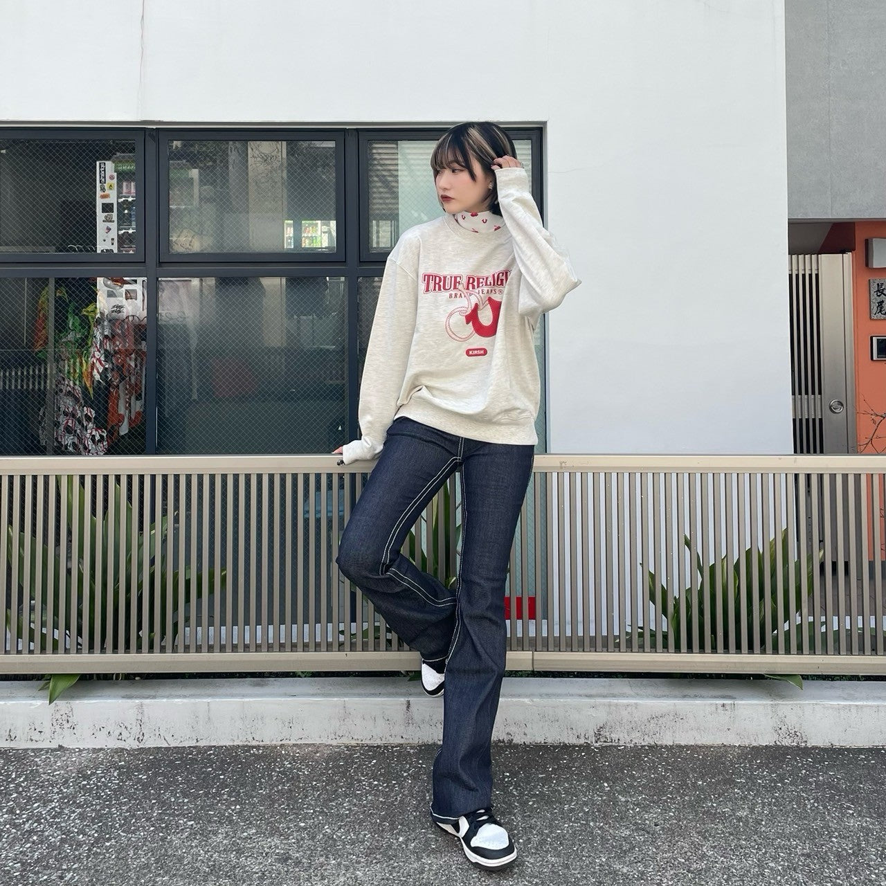 KIRSH X TRUERELIGION ロゴグラッフィックスウェット【オートミール】