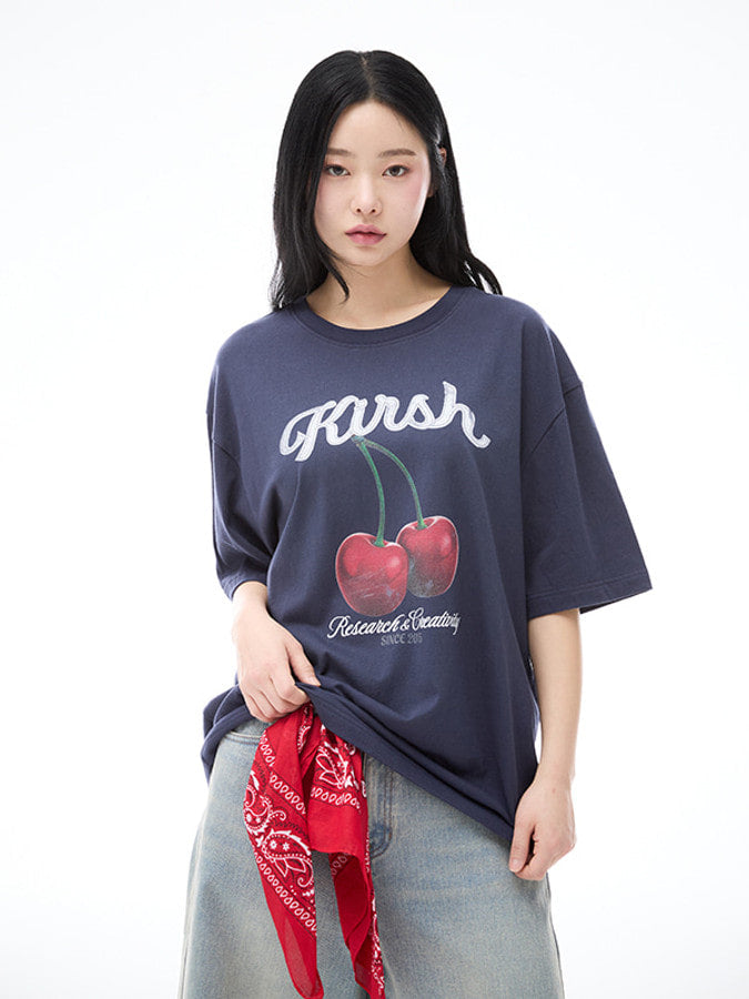 チェリーグラフィックルーズフィットTシャツ【ネイビー】