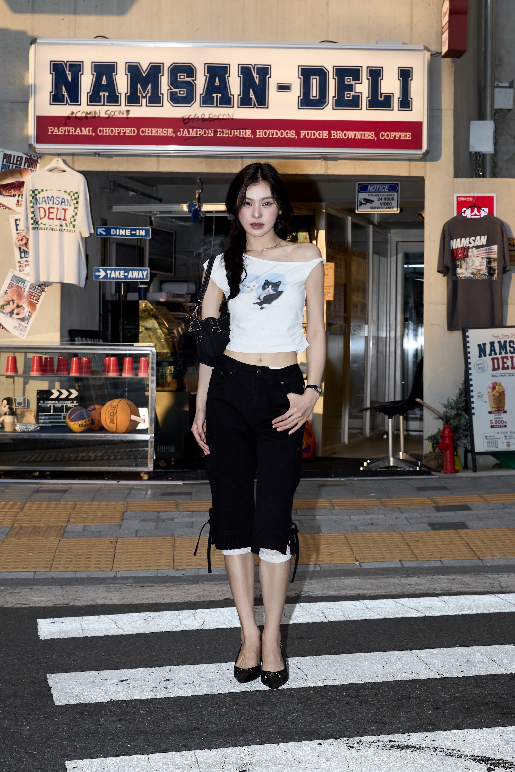 ハーフオフショルダーオールオーバープリントTシャツ【ブラック】