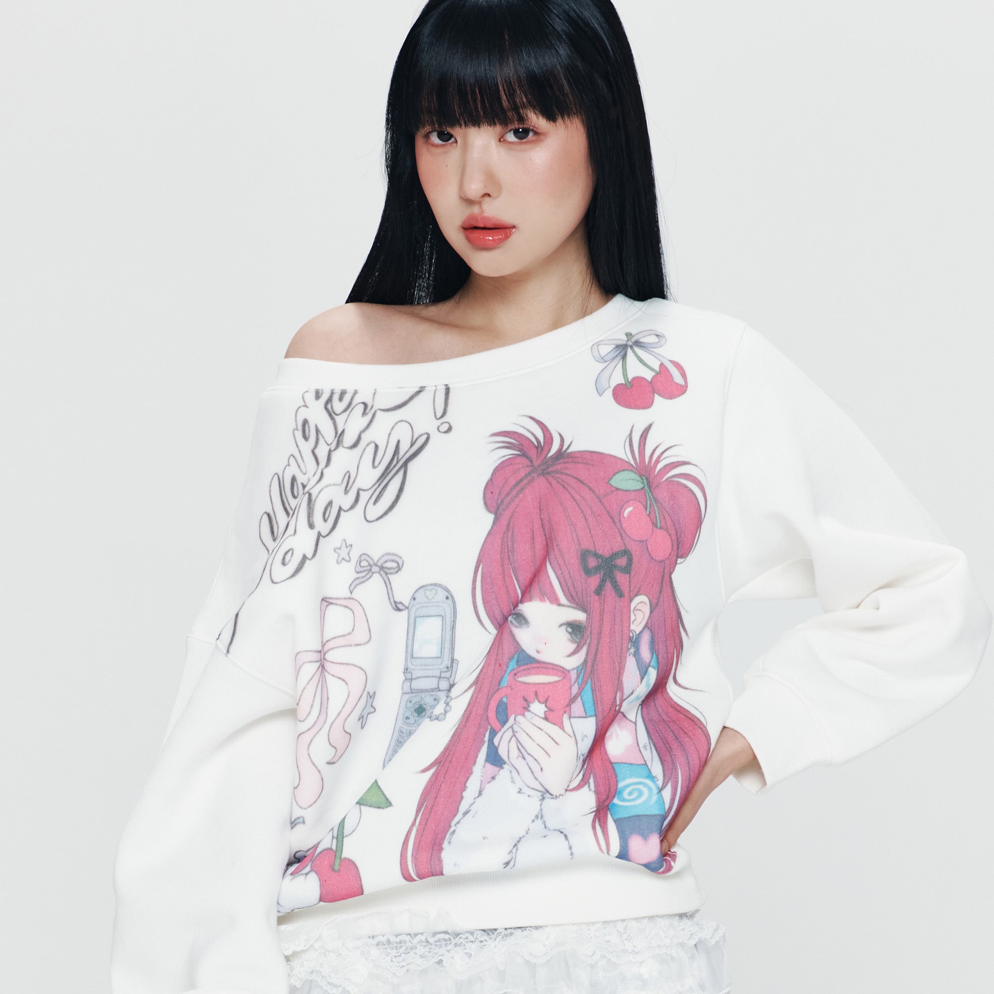 KIRSH X PYITU グラフィックオフショルダークロップスウェット【ホワイト】