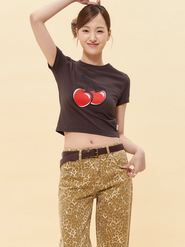 【Big Cherry Tokyo Collection】シグネチャービックチェリークロップTシャツ【ダークブラウン】